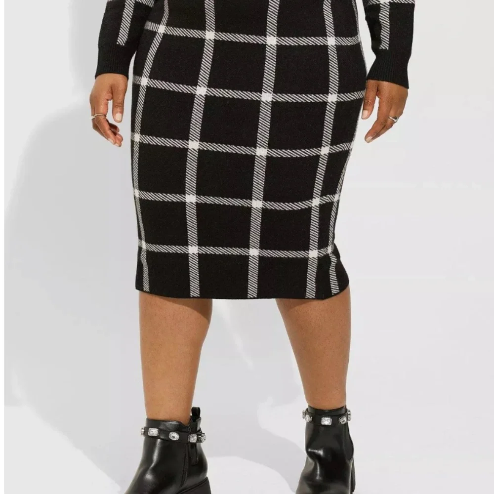 Torrid Black & White Plaid Jacquard Midi Pencil Skirt – Size 5